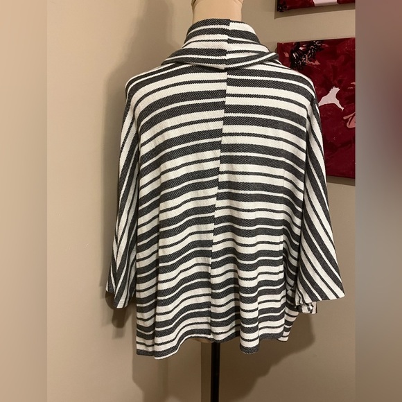 Amelia’s Oversized Striped Dolman Sleeve Cowl Neck Top- Black and White, size L - Picture 4 of 8